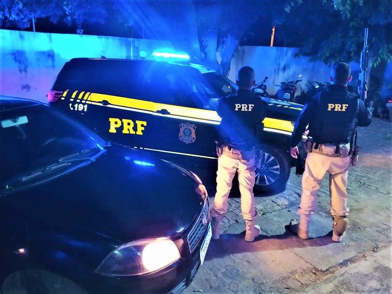 Em Ibotirama (BA), PRF recupera Fiat Siena furtado em São Paulo (SP) e prende condutor por receptação