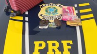 Em Vitória da Conquista (BA), PRF apreende haxixe, LSD e prende passageira de ônibus por tráfico de drogas