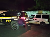PRF em Eunápolis recupera veículo roubado que foi abandonado em via pública