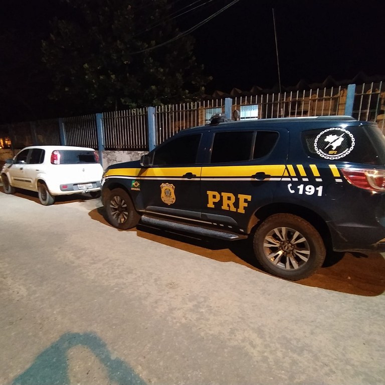 Uno roubado em Salvador (BA) é recuperado pela PRF na BR 101 em Itamaraju (BA)