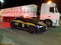 Na Chapada Diamantina (BA), PRF flagra motorista de caminhão com arma de fogo e anfetamina transportando mercadoria sem nota fiscal