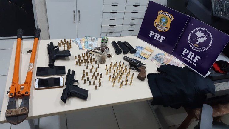 Em Itabuna (BA), PRF apreende pistolas, revólver e farta quantidade de munição de grosso calibre na BR 101