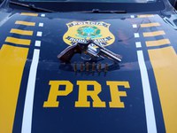 PRF apreende revólver municiado e prende motorista por porte ilegal de arma de fogo na BR 407