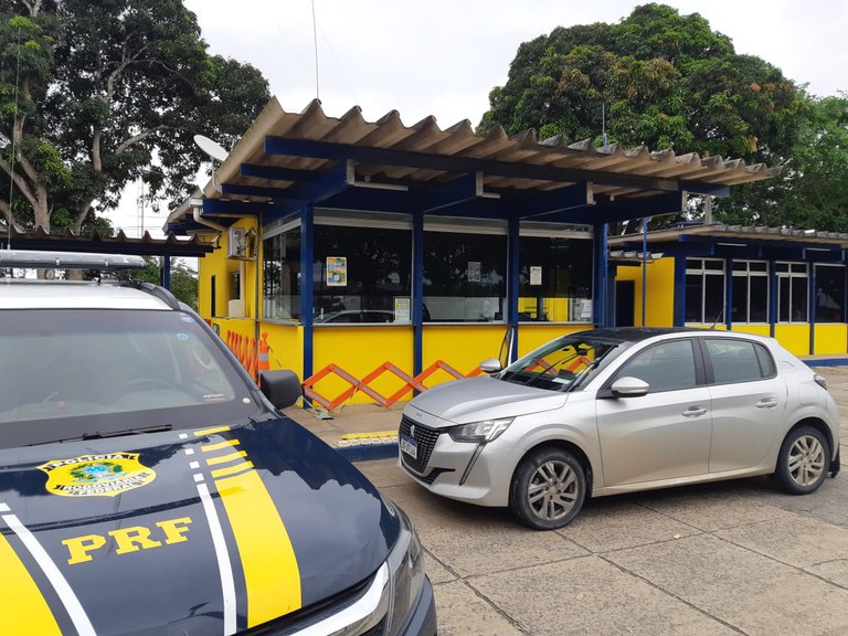 Peugeot 208 com registro de apropriação indébita é recuperado na BR 101 em Eunápolis (BA)