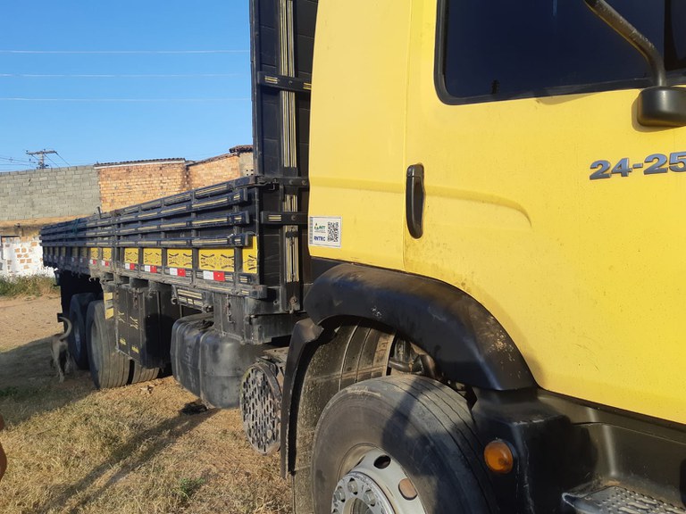 PRF na Bahia recupera conjunto de pneus de caminhão roubados