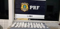 PRF apreende 540 papelotes de cocaína e prende dois traficantes na BR 407 em Senhor do Bonfim (BA)