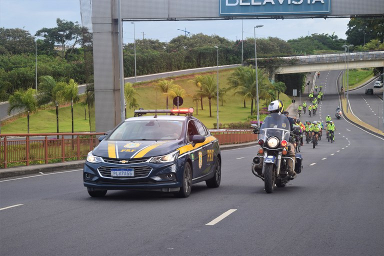 PRF na Bahia encerra Semana Nacional de Trânsito com Passeio Ciclístico Pedal Legal em Salvador
