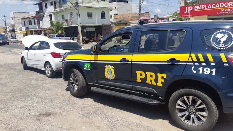 PRF recupera veículo roubado e prende receptador em Vitória da Conquista (BA)