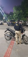 Após acidente, homem com passagens por tráfico de drogas é preso com arma ilegal e moto roubada em Sobral (CE)
