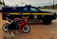 Poucos minutos após roubo, PRF no Ceará recupera carro; no mesmo dia, outras duas motos clonadas foram apreendidas