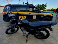 PRF prende homem por receptação e recupera motocicleta furtada, em Umirim/CE.