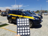 PRF autua motorista de carreta e apreende 211 comprimidos de anfetaminas, em Canindé/CE.