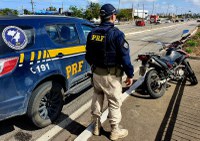 PRF recupera motocicleta após 10 horas do furto, em Fortaleza/CE.