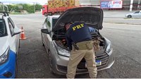 Em Sobral/CE, PRF recupera veículo roubado que trafegava com placas clonadas.