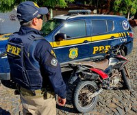 PRF prende homem inabilitado com motocicleta roubada, em Marco/CE.