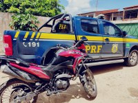 PRF recupera motocicleta furtada momentos antes na cidade de Caucaia/CE.