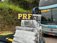 Polícia Rodoviária Federal prende mulher em flagrante por tráfico de drogas