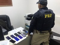 Integrantes de organização criminosa especializada em comércio ilegal de celulares furtados e roubados são presos pela PRF em Tianguá (CE)