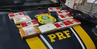 PRF prende passageiro de ônibus interestadual com 10 quilos de cocaína, em Russas (CE)