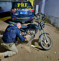 PRF recupera motocicleta adulterada em São Luís do Curu (CE)