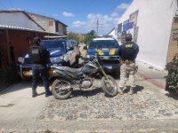 Guarda Municipal de Canindé e PRF recuperaram veículo furtado