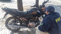 Moradora de Sobral (CE) reporta motocicleta suspeita e contribui com a PRF na recuperação de veículo roubado