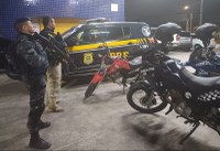 Em Itaitinga (CE), ação conjunta da PRF e GCM do Eusébio resulta na prisão de um homem e recuperação de uma motocicleta furtada