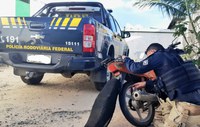 PRF (CE) FLAGRA, EM CAUCAIA, MOTOCICLETA ADULTERADA E PRENDE CONDUTORA