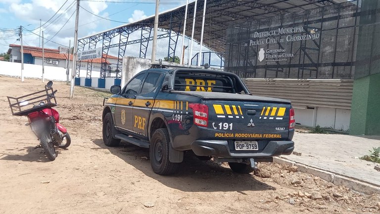 IMAGEM - PRF recupera em Chorozinho motocicleta roubada em Fortaleza