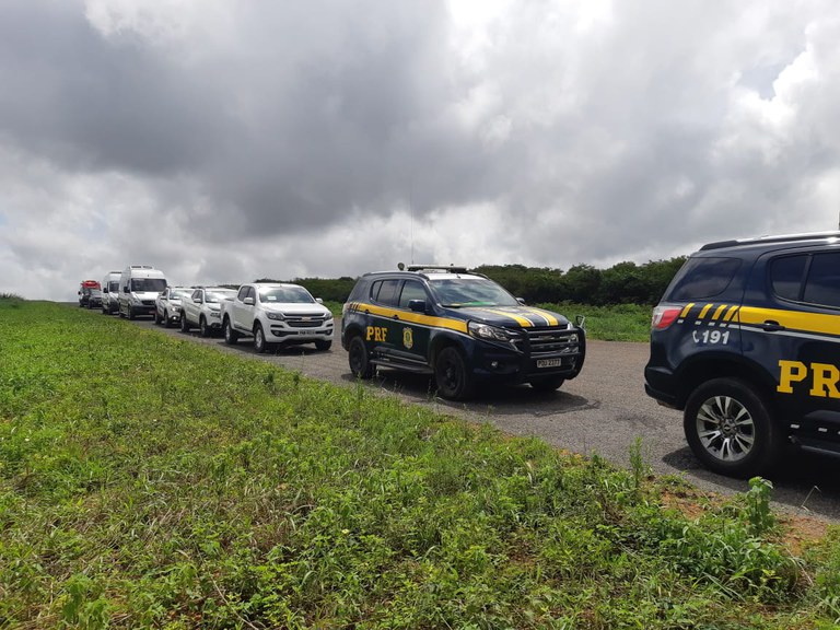 IMAGEM - PRF escolta Presidente Jair Bolsonaro durante visita ao Ceará