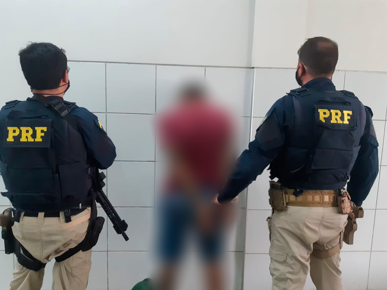IMAGEM - PRF prende líder do tráfico de Chorozinho (CE) com apoio da Polícia Civil do Ceará