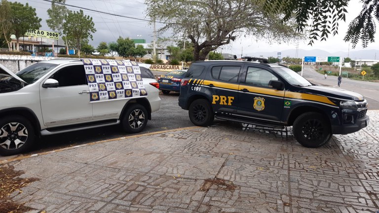 IMAGEM - PRF recupera no Ceará camioneta de luxo roubada e clonada