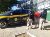 PRF frusta assalto a coletivo e prende homem armado em Chorozinho (CE)