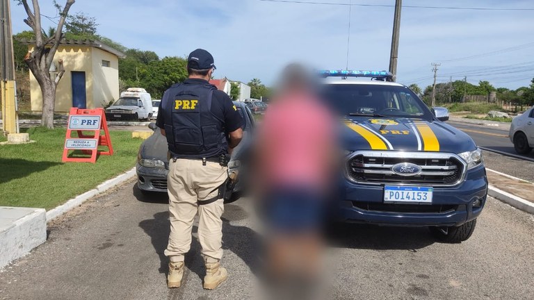 IMAGEM - PRF no Ceará prende homem foragido por homicídio