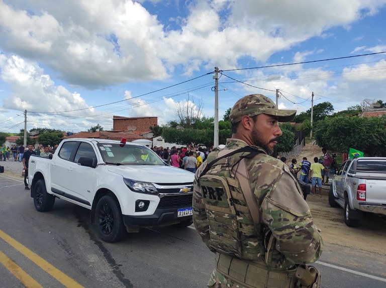 Imagem-PRF participa da escolta do Presidente da República durante visita ao município de Quixadá (CE)