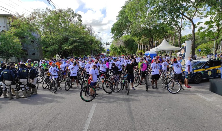 IMAGEM -  Mais de 350 ciclistas participam de passeio em prol de crianças com câncer