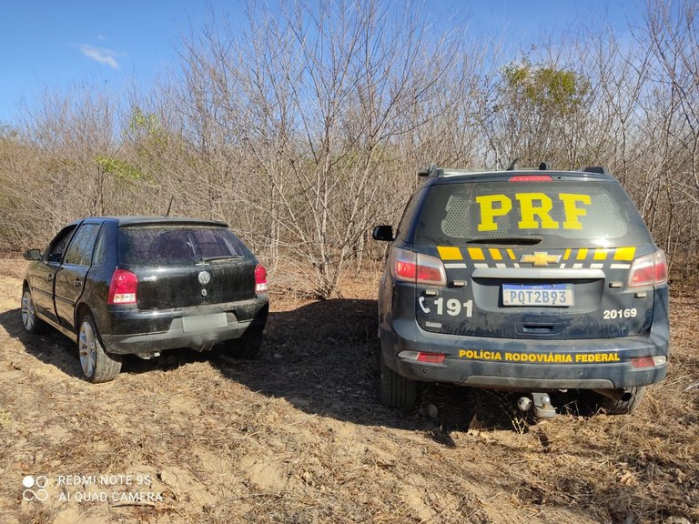 IMAGEM - PRF recupera em Morada Nova (CE) veículo roubado há 10 dias na região de Cascavel