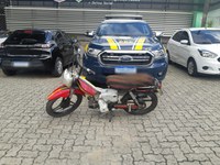 PRF recupera veículo roubado em Fortaleza