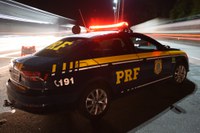 Em ação conjunta, PRF e PMCE prendem quatro envolvidos em roubo de carro