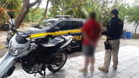Minutos após assalto, PRF recupera motocicleta roubada em Chorozinho (CE)