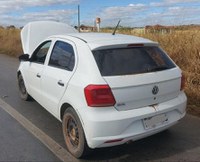 Polícia Rodoviária Federal recupera carro roubado em 2018.