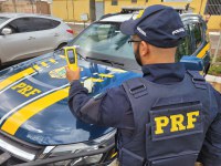 PRF prende homem por dirigir embriagado.