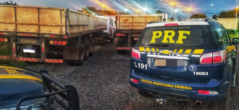 PRF apreende dois caminhões no Distrito Federal