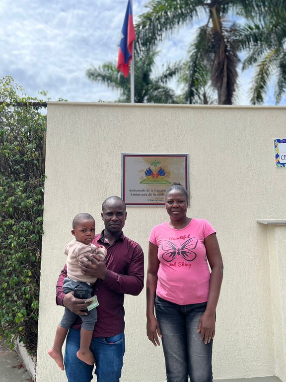 PRF presta auxílio à família de Haitianos no Distrito Federal