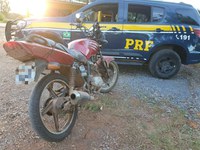 PRF apreende motocicleta com mais de R$ 123 mil reais em multas.