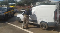 PRF apreende carro furtado da Prefeitura de Padre Bernardo - GO