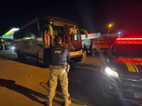 PRF apreende ônibus transitando com placas clonadas na BR 020