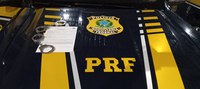 PRF cumpre mandado de prisão na BR 040 e prende homem procurado pela justiça do Paraná.