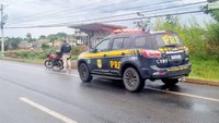 PRF apreende moto com quase R$ 60 mil em débitos