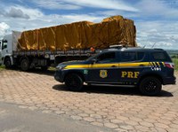 PRF flagra caminhão transportando óleo de soja sem nota fiscal na BR-020